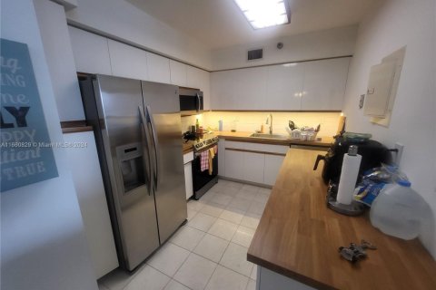 Condo in Aventura, Florida, 2 bedrooms № 1963083 - photo 21