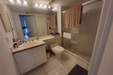 Condo in Aventura, Florida, 2 bedrooms № 1963083 - photo 19