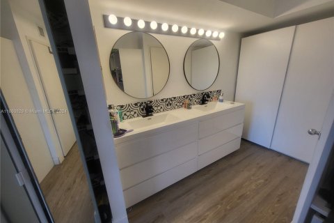 Condo in Aventura, Florida, 2 bedrooms № 1963083 - photo 14