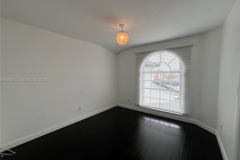 House in Miami, Florida 4 bedrooms, 219.53 sq.m. № 2062559 - photo 27