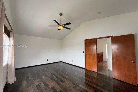 House in Miami, Florida 4 bedrooms, 219.53 sq.m. № 2062559 - photo 18