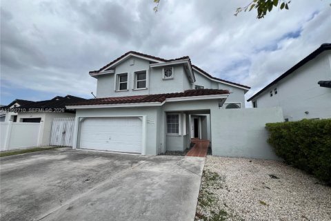 House in Miami, Florida 4 bedrooms, 219.53 sq.m. № 2062559 - photo 9