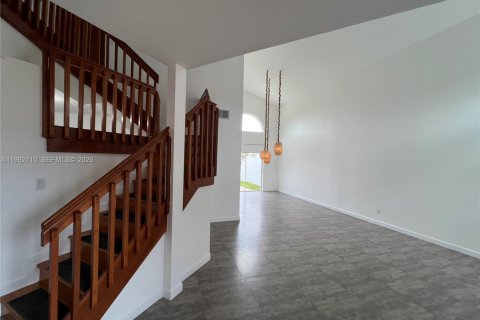 House in Miami, Florida 4 bedrooms, 219.53 sq.m. № 2062559 - photo 12