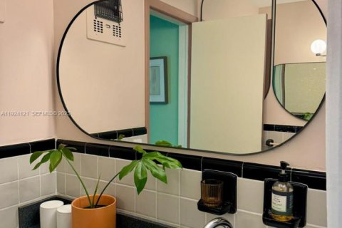 Condominio en venta en Miami Beach, Florida, 1 dormitorio, 55.74 m2 № 1982214 - foto 8