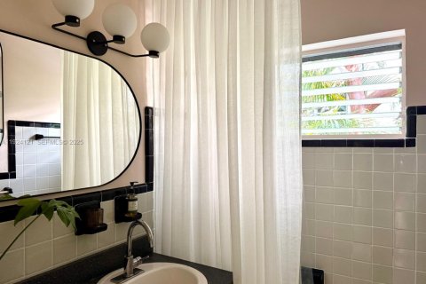 Condominio en venta en Miami Beach, Florida, 1 dormitorio, 55.74 m2 № 1982214 - foto 11