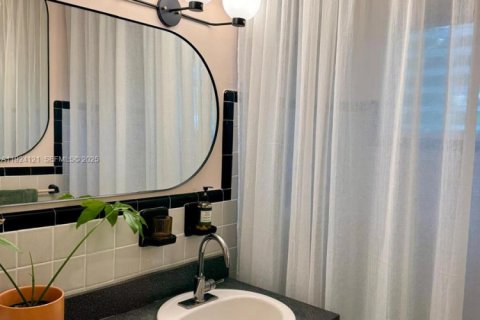 Condominio en venta en Miami Beach, Florida, 1 dormitorio, 55.74 m2 № 1982214 - foto 9