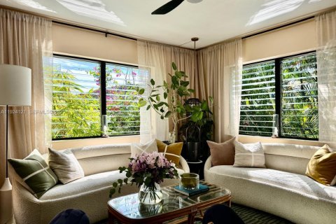 Condominio en venta en Miami Beach, Florida, 1 dormitorio, 55.74 m2 № 1982214 - foto 3