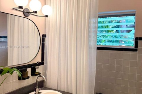 Condominio en venta en Miami Beach, Florida, 1 dormitorio, 55.74 m2 № 1982214 - foto 12