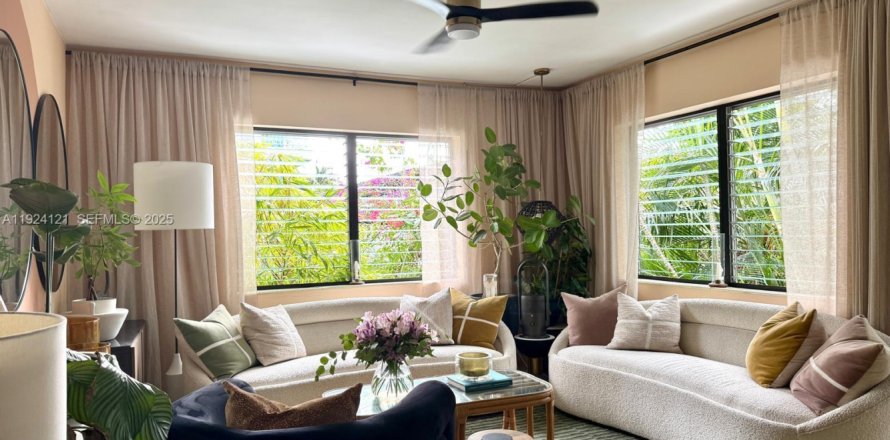 Condominio en Miami Beach, Florida, 1 dormitorio  № 1982214