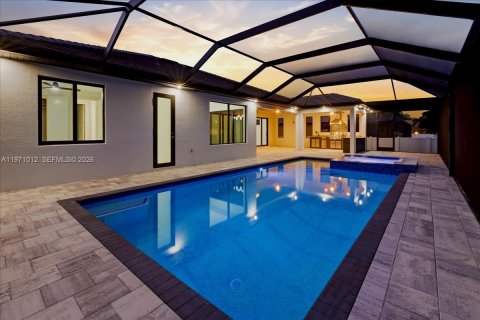 Купить виллу или дом в Кейп-Корал, Флорида 3 спальни, 229.93м2, № 2036470 - фото 2