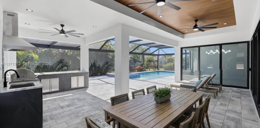 Дом в Кейп-Корал, Флорида 3 спальни, 229.93м2 № 2036470