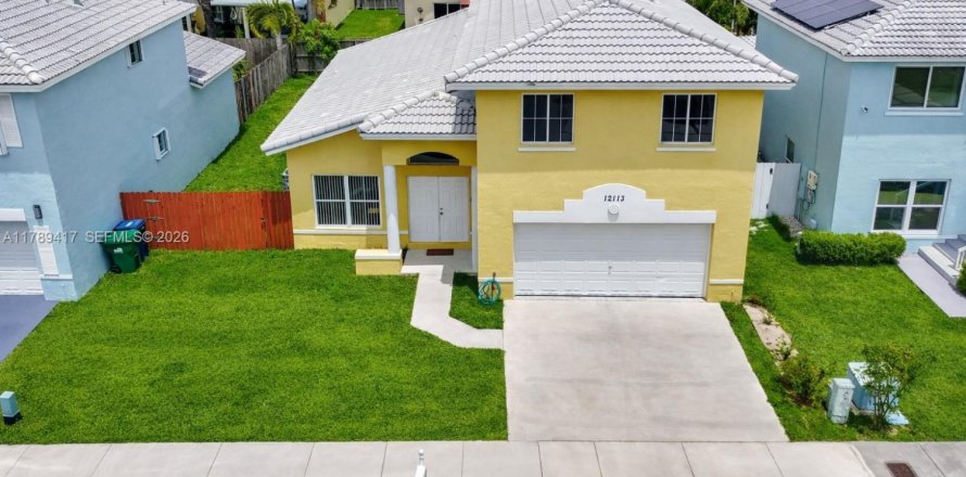 House in Homestead, Florida 4 bedrooms, 196.02 sq.m. № 2041273