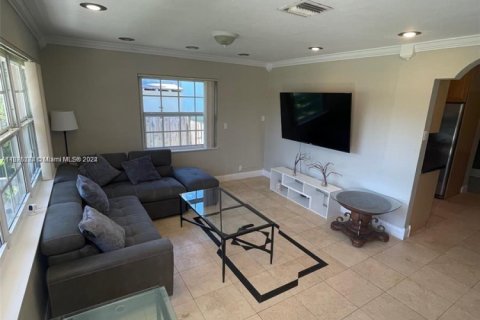 House in Hollywood, Florida 3 bedrooms, 135.64 sq.m. № 1875357 - photo 7