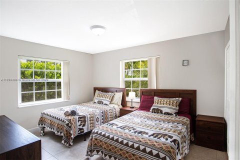 House in Hollywood, Florida 3 bedrooms, 135.64 sq.m. № 1875357 - photo 21