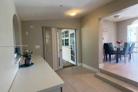 House in Hollywood, Florida 3 bedrooms, 135.64 sq.m. № 1875357 - photo 11
