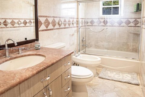 House in Hollywood, Florida 3 bedrooms, 135.64 sq.m. № 1875357 - photo 14