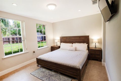 House in Hollywood, Florida 3 bedrooms, 135.64 sq.m. № 1875357 - photo 15