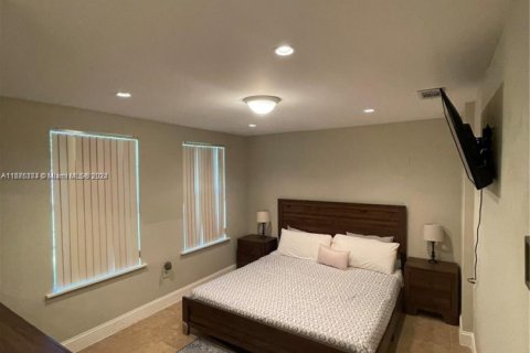 House in Hollywood, Florida 3 bedrooms, 135.64 sq.m. № 1875357 - photo 17
