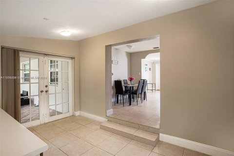 House in Hollywood, Florida 3 bedrooms, 135.64 sq.m. № 1875357 - photo 10