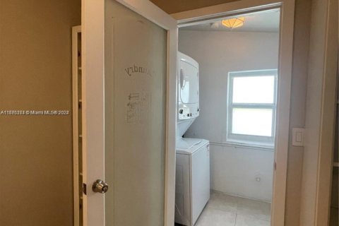 House in Hollywood, Florida 3 bedrooms, 135.64 sq.m. № 1875357 - photo 27