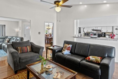 Villa ou maison à vendre à Orlando, Floride: 4 chambres, 202.53 m2 № 2433182 - photo 13