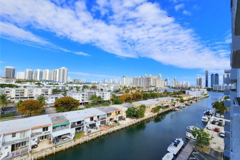 Copropriété à vendre à North Miami Beach, Floride: 1 chambre, 76.92 m2 № 2007956 - photo 15