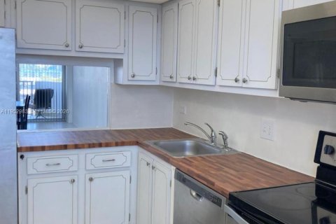 Copropriété à vendre à North Miami Beach, Floride: 1 chambre, 76.92 m2 № 2007956 - photo 2