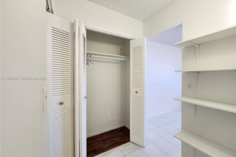 Copropriété à vendre à North Miami Beach, Floride: 1 chambre, 76.92 m2 № 2007956 - photo 22