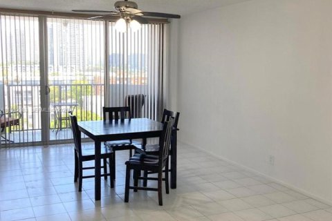 Copropriété à vendre à North Miami Beach, Floride: 1 chambre, 76.92 m2 № 2007956 - photo 5