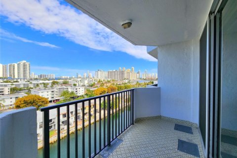 Copropriété à vendre à North Miami Beach, Floride: 1 chambre, 76.92 m2 № 2007956 - photo 14