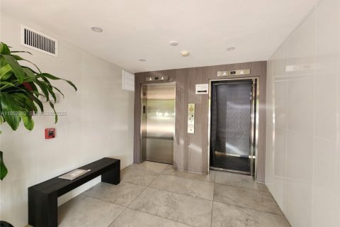 Copropriété à vendre à North Miami Beach, Floride: 1 chambre, 76.92 m2 № 2007956 - photo 29