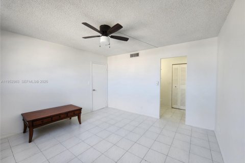 Copropriété à vendre à North Miami Beach, Floride: 1 chambre, 76.92 m2 № 2007956 - photo 20