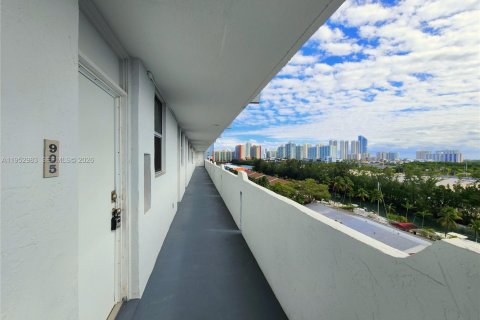 Copropriété à vendre à North Miami Beach, Floride: 1 chambre, 76.92 m2 № 2007956 - photo 26