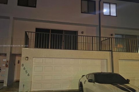 Condo in Miami, Florida, 3 bedrooms № 1949428 - photo 10