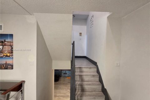 Condo in Miami, Florida, 3 bedrooms № 1949428 - photo 18