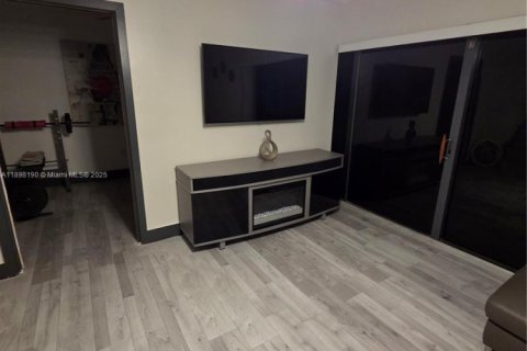 Condo in Miami, Florida, 3 bedrooms № 1949428 - photo 12