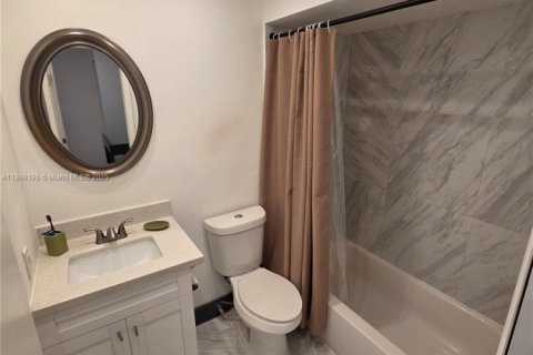 Condo in Miami, Florida, 3 bedrooms № 1949428 - photo 16