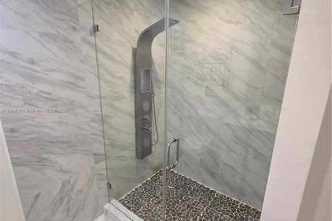 Condo in Miami, Florida, 3 bedrooms № 1949428 - photo 19