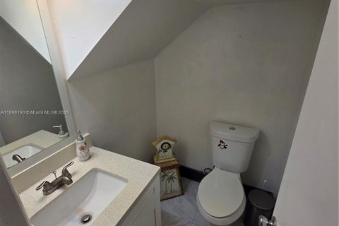 Condo in Miami, Florida, 3 bedrooms № 1949428 - photo 4