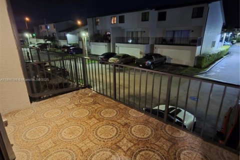 Condo in Miami, Florida, 3 bedrooms № 1949428 - photo 8