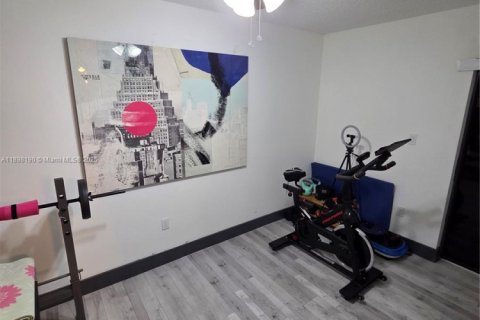 Condo in Miami, Florida, 3 bedrooms № 1949428 - photo 11