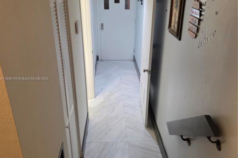 Condo in Miami, Florida, 3 bedrooms № 1949428 - photo 7