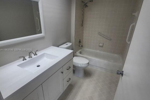 Снять в аренду кондоминиум в Пемброк-Пайнс, Флорида 1 спальня, 98.1м2, № 2025530 - фото 6