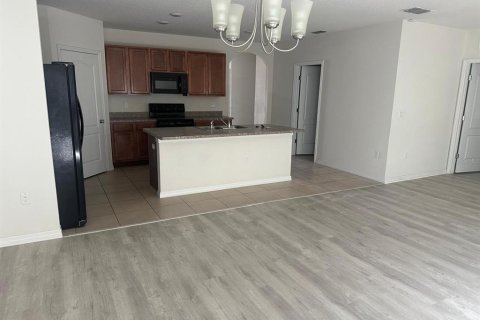 Casa en alquiler en Davenport, Florida, 4 dormitorios, 164.16 m2 № 1675589 - foto 2