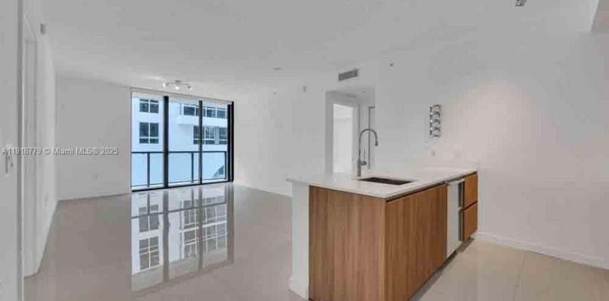 Condo à Miami, Floride, 2 chambres  № 2088840