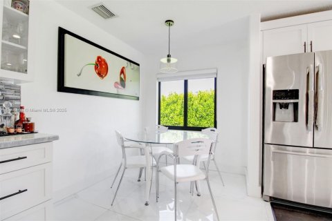 Купить виллу или дом в Хомстед, Флорида 4 спальни, 216.56м2, № 1845652 - фото 23