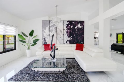 Купить виллу или дом в Хомстед, Флорида 4 спальни, 216.56м2, № 1845652 - фото 15