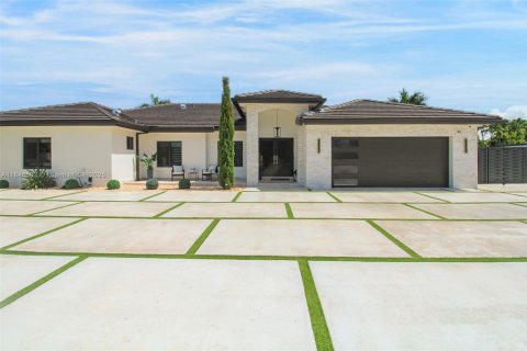 Купить виллу или дом в Хомстед, Флорида 4 спальни, 216.56м2, № 1845652 - фото 7