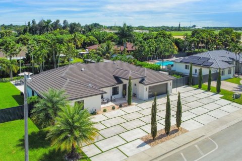 Купить виллу или дом в Хомстед, Флорида 4 спальни, 216.56м2, № 1845652 - фото 9
