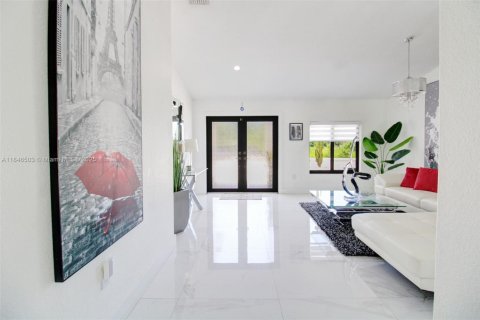 Купить виллу или дом в Хомстед, Флорида 4 спальни, 216.56м2, № 1845652 - фото 14